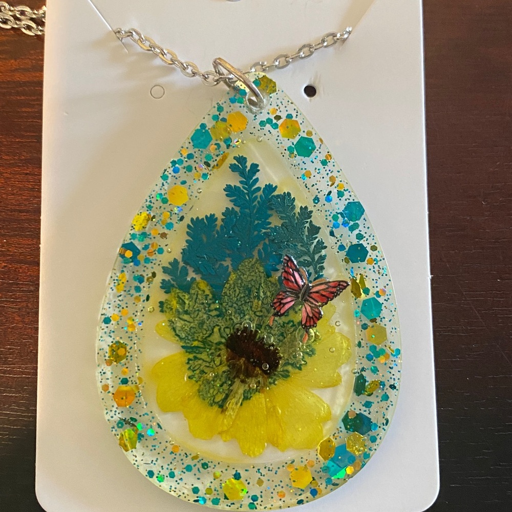 Floral Teardrop Pendant Necklace